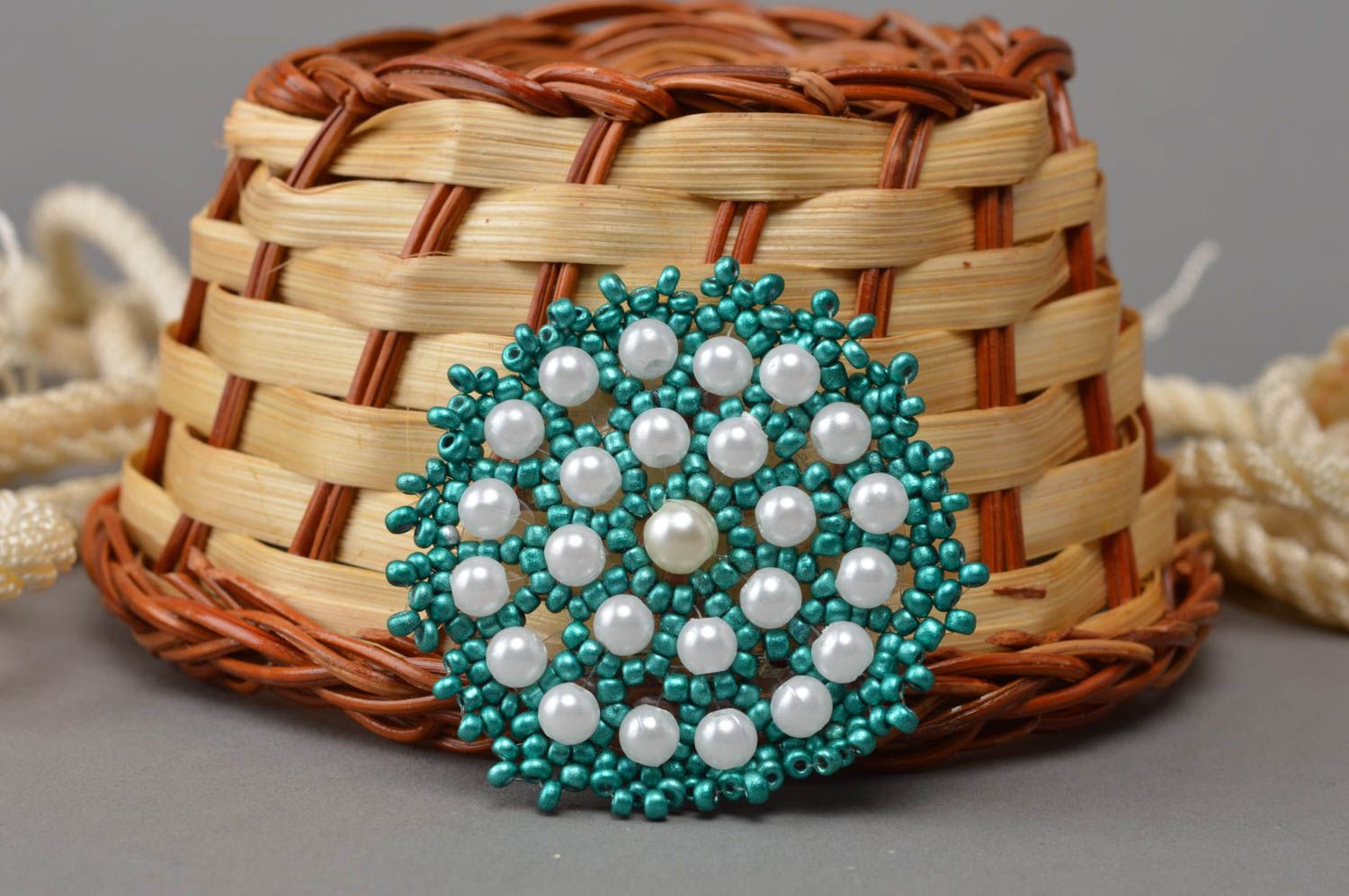 Stylish unusual handmade brooch woven of green and white beads in round shape photo 1
