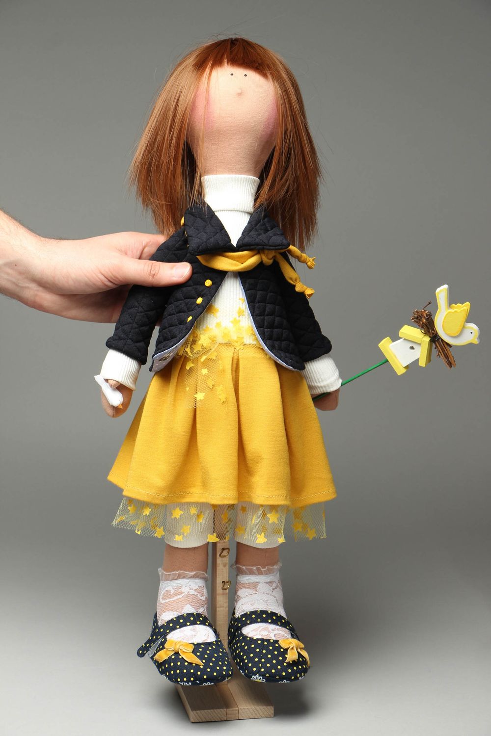 Авторская кукла из тканей на подставке фото 4