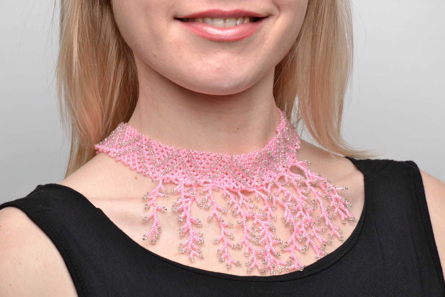 Pink beaded necklace photo 2