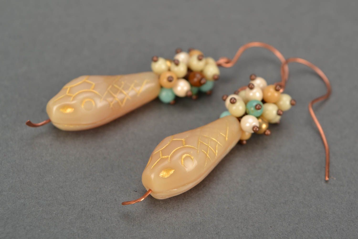 Boucles d'oreilles en verre tchèque beige cuivre pendantes faites main Amie photo 3