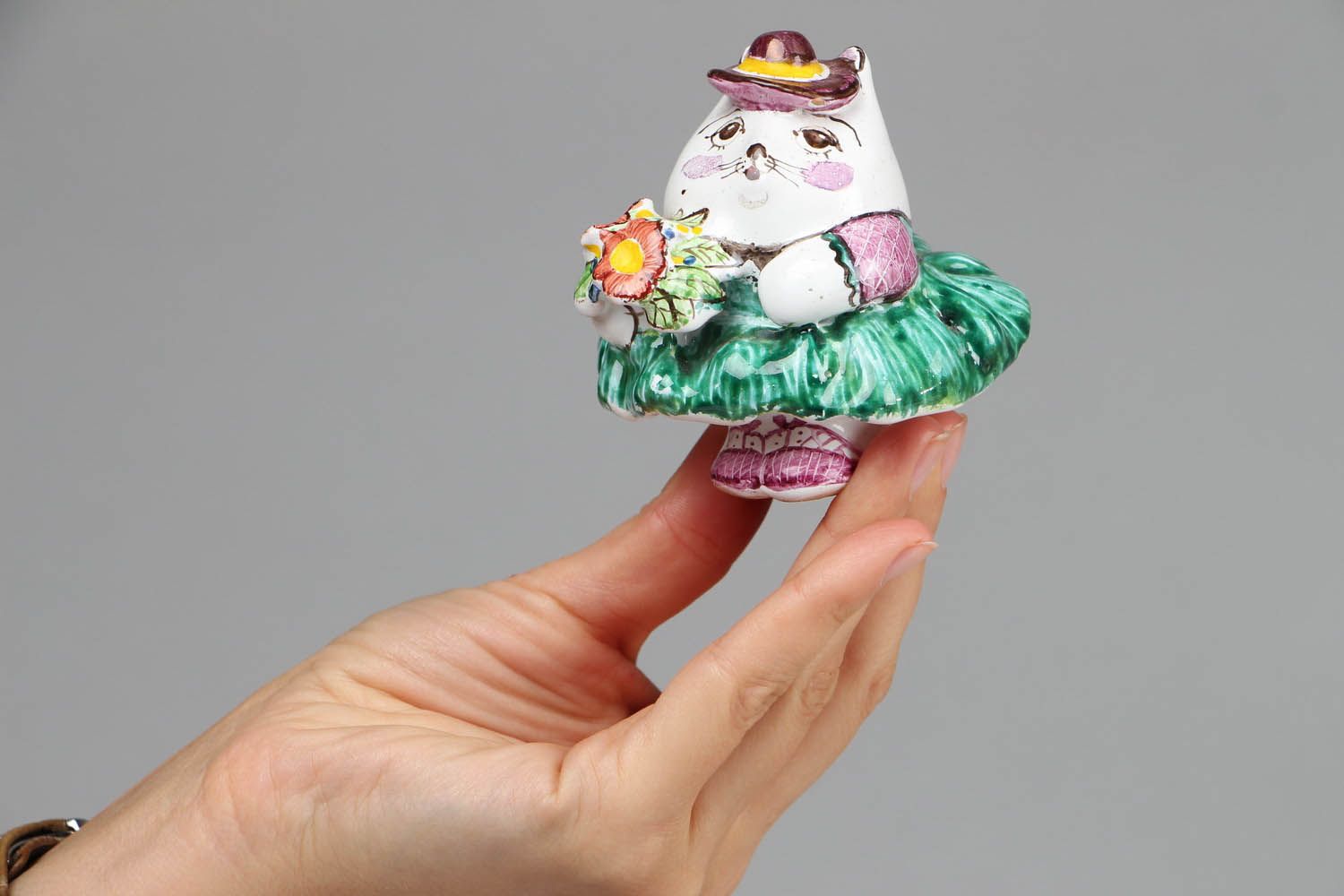 Small ceramic cat figurine photo 4