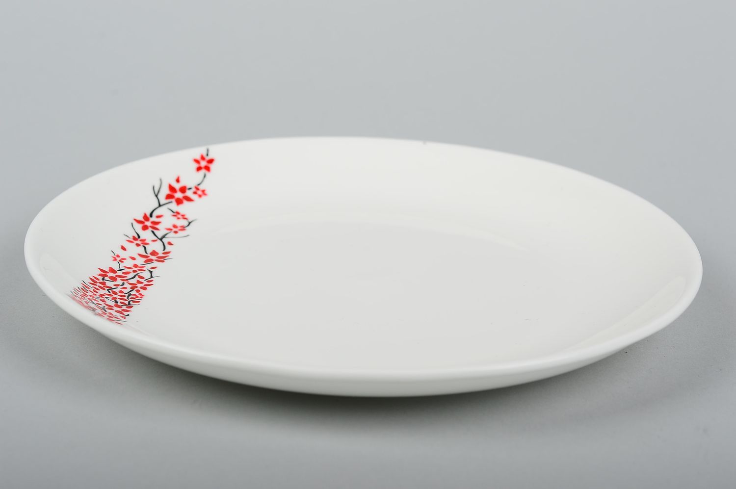Assiette décorative Déco fait main blanche avec fleurs rouges Vaisselle déco photo 3