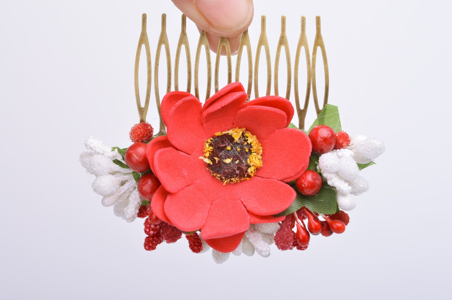 Красная заколка гребень для волос с цветами и ягодами ручной работы объемная фото 3