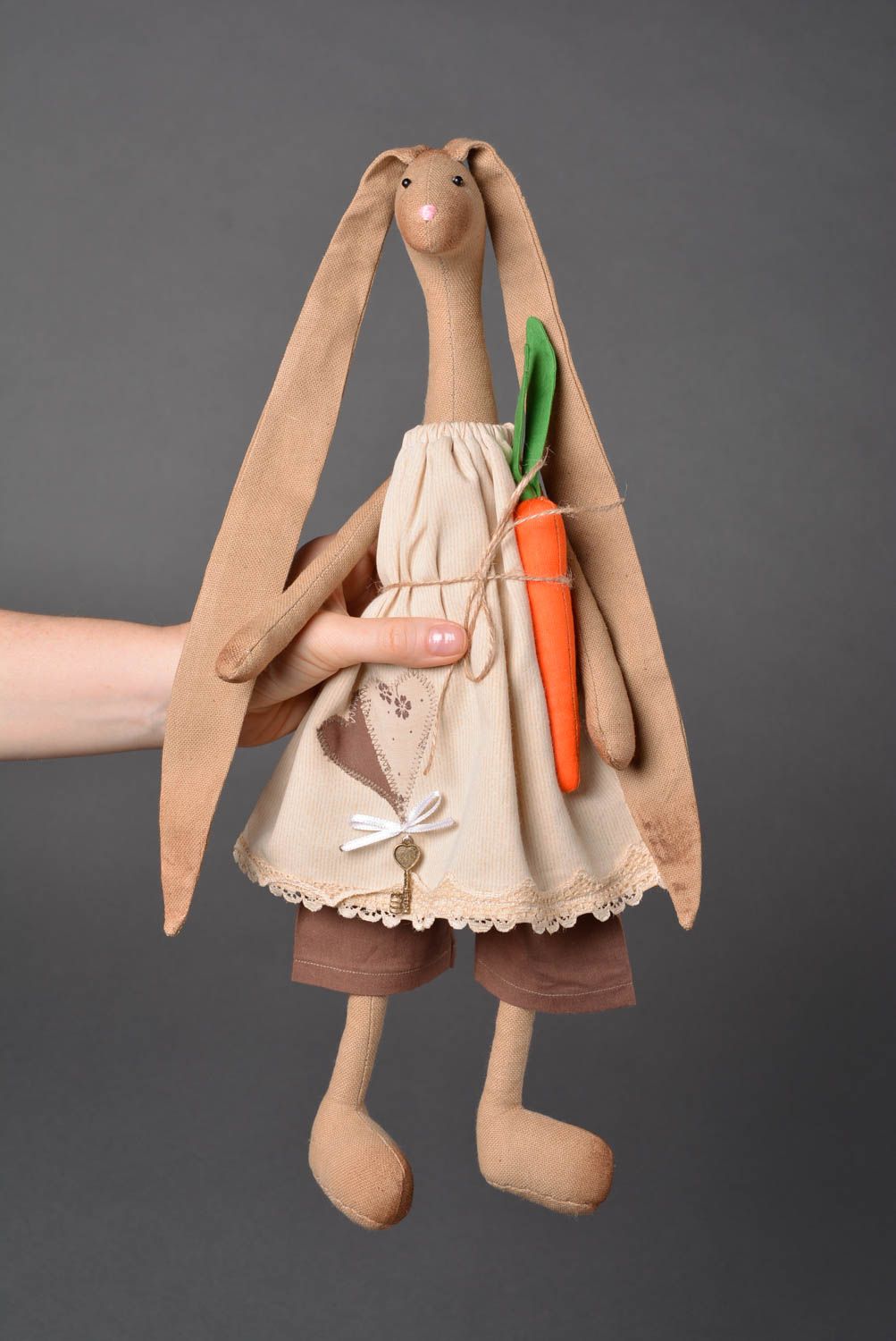 Poupée Lapin en tissu Peluche faite main design original Cadeau pour fille photo 3