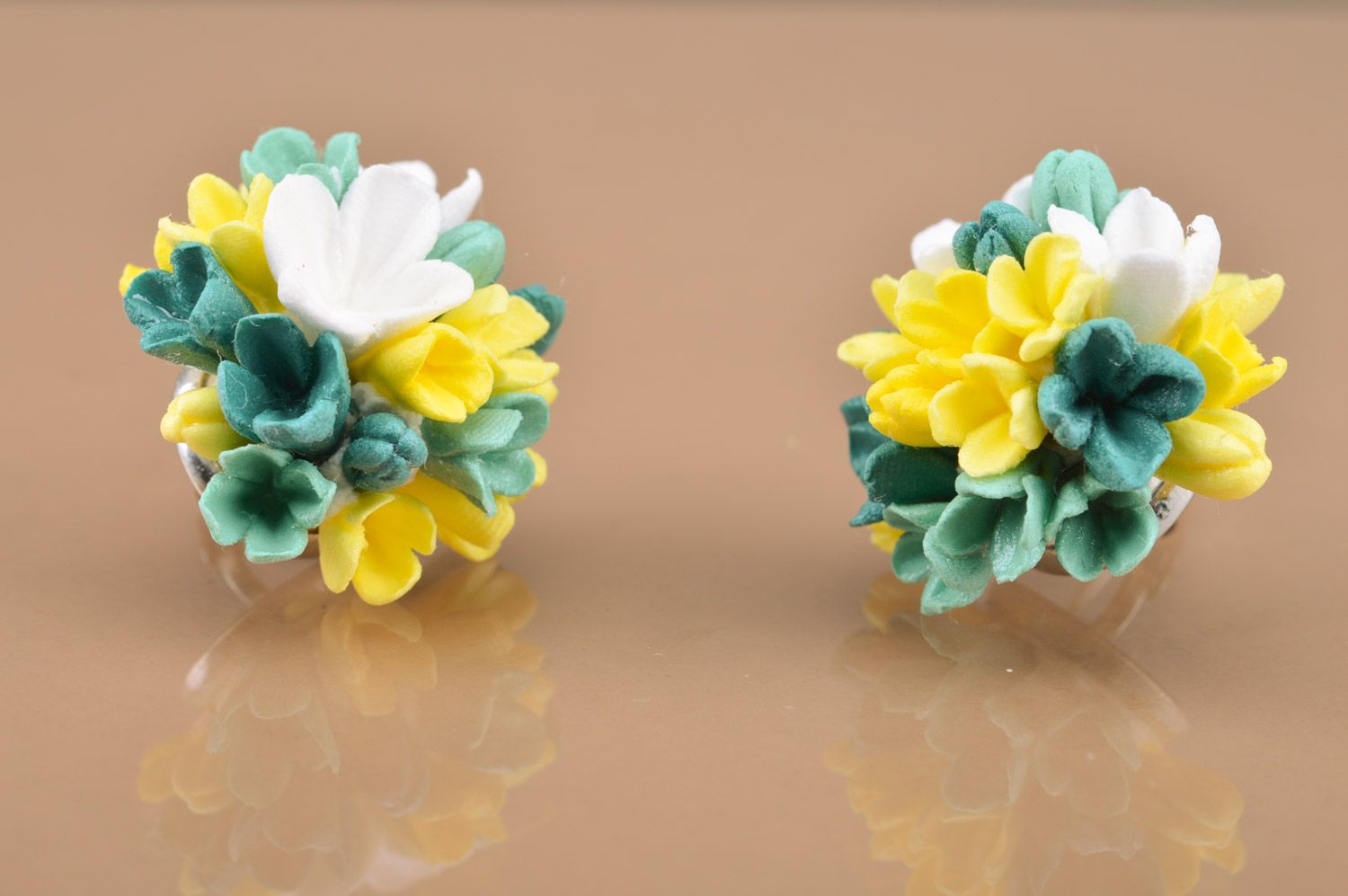 Beautiful designer women's handmade polymer clay flower stud earrings photo 3