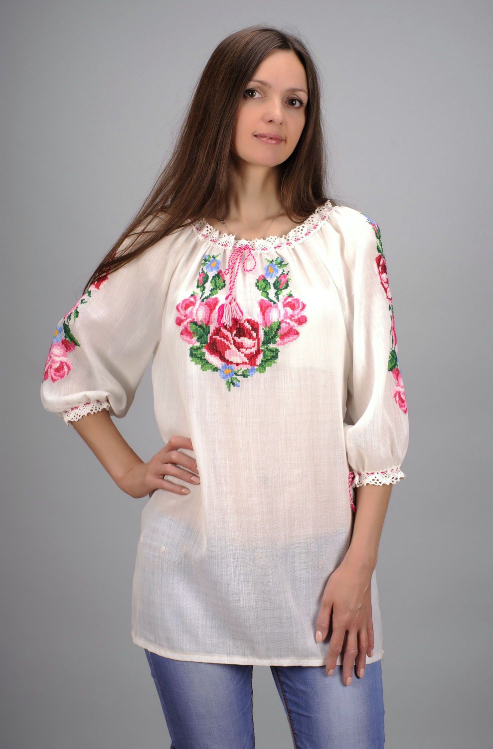 Chemise femme brodée ethnique ukrainienne Vychyvanka avec roses photo 1
