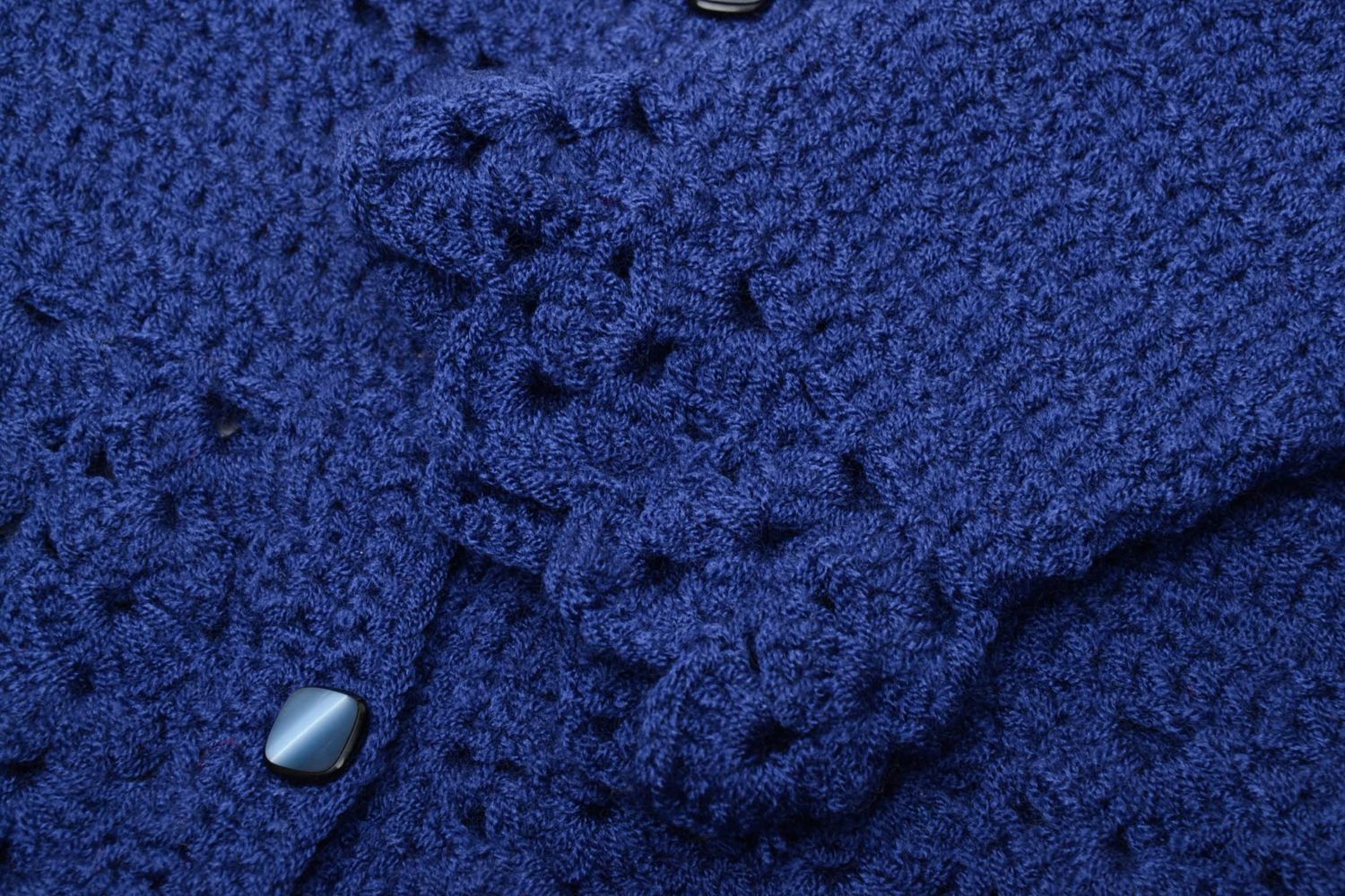 Gilet tricoté au crochet en acrylique bleu fait main pour fille de 6 ans photo 3