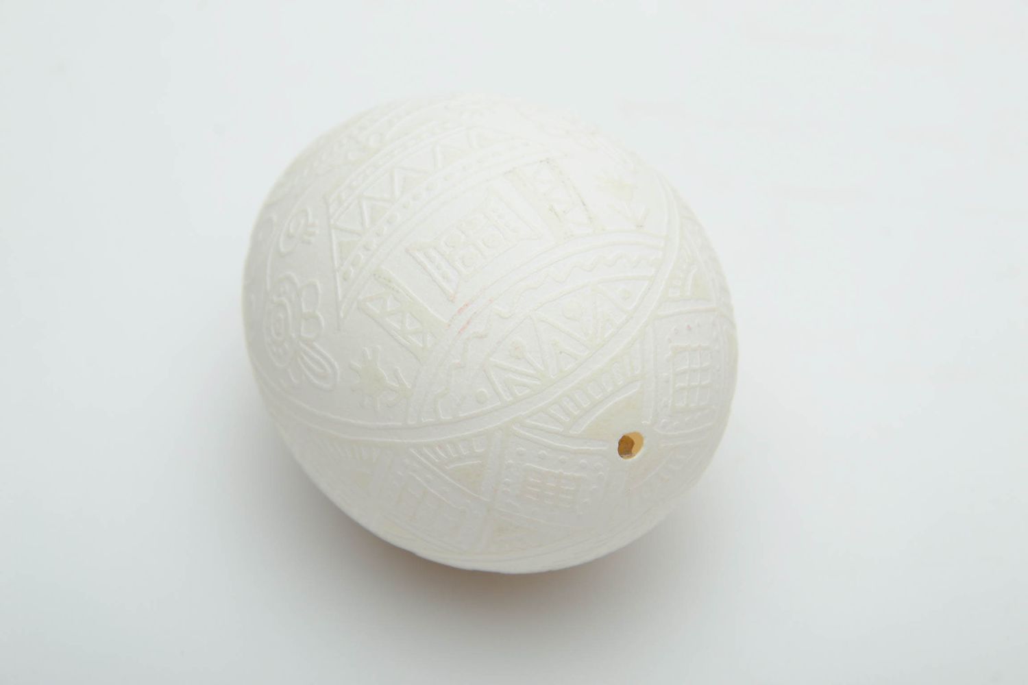 White Easter egg etched with vinegar  photo 4