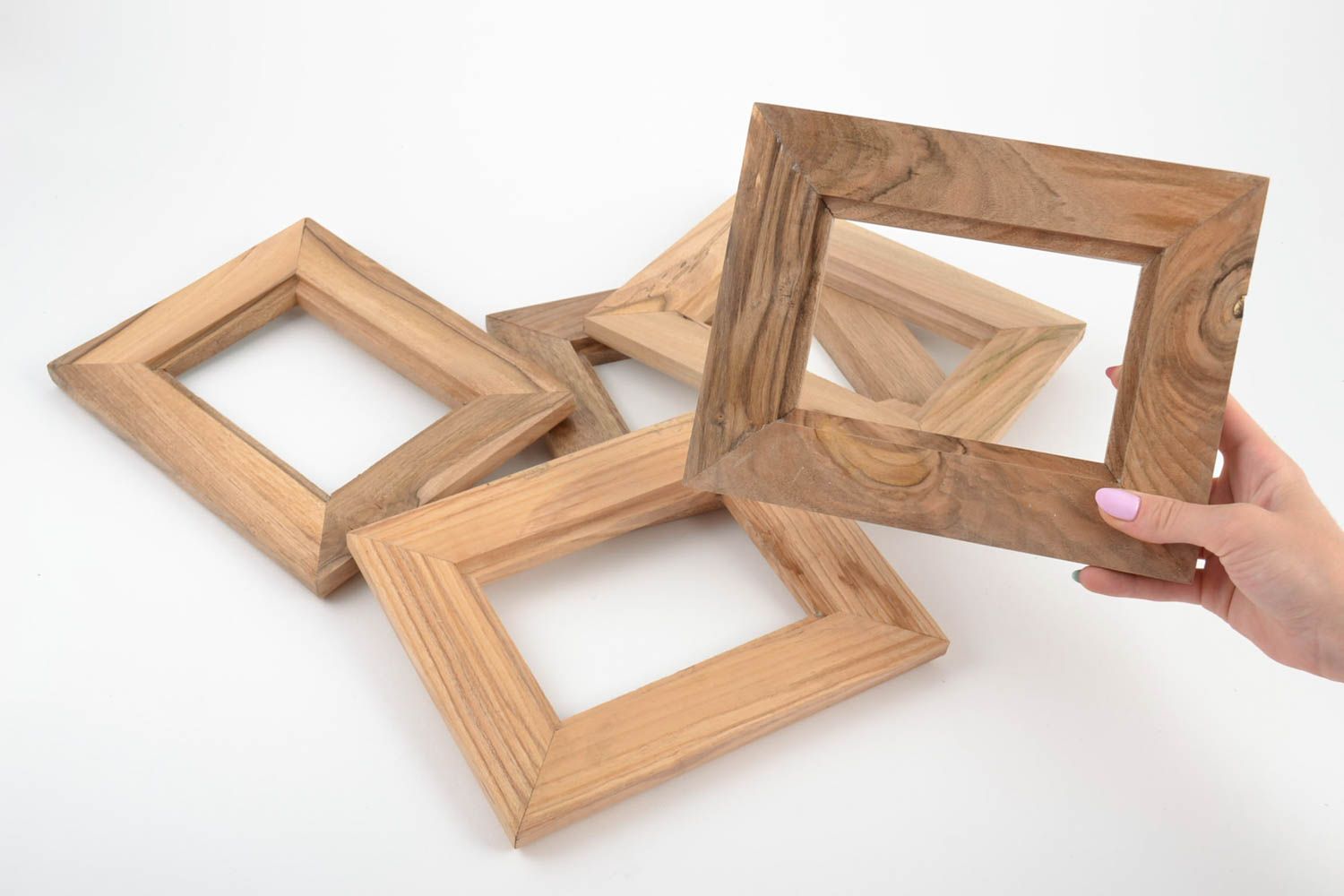 Handgemachtes rechteckiges Fotorahmen Set aus Holz 5 Stück mit Lack bedeckt foto 5
