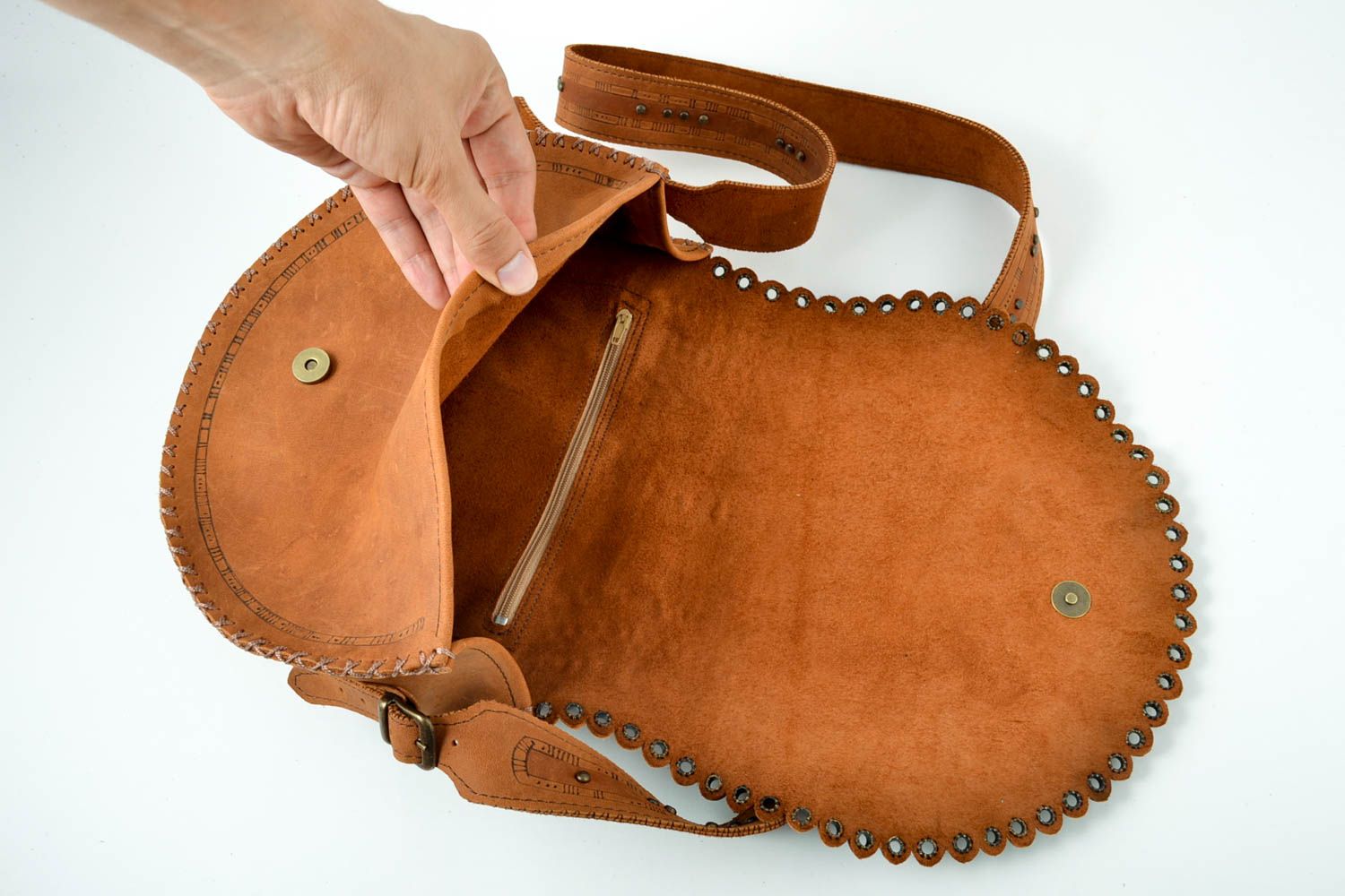 Сумка ручной работы сумка через плечо красивая кожаная сумка с металлом фото 5