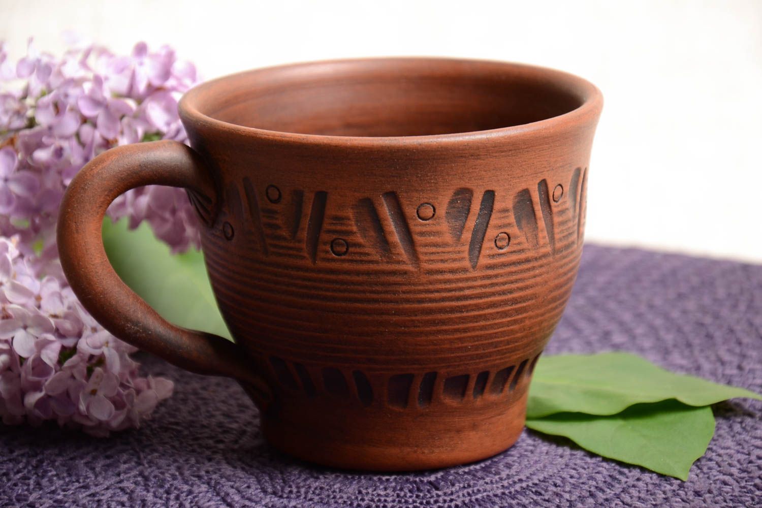 13 oz clay cup in red clay for coffee with handle and rustic pattern photo 1