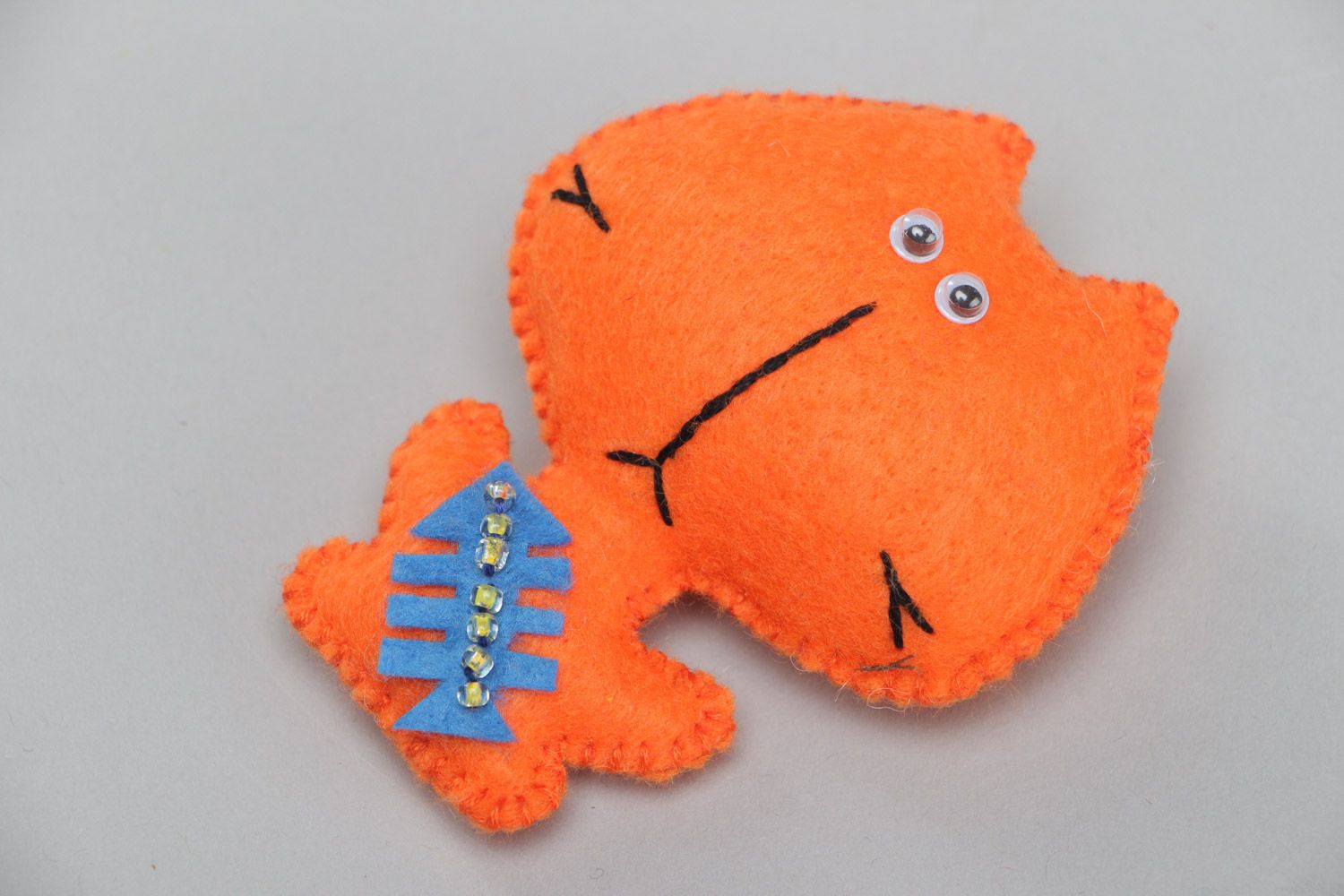 Смешная маленькая игрушка из фетра текстильная для интерьера Кот  фото 2