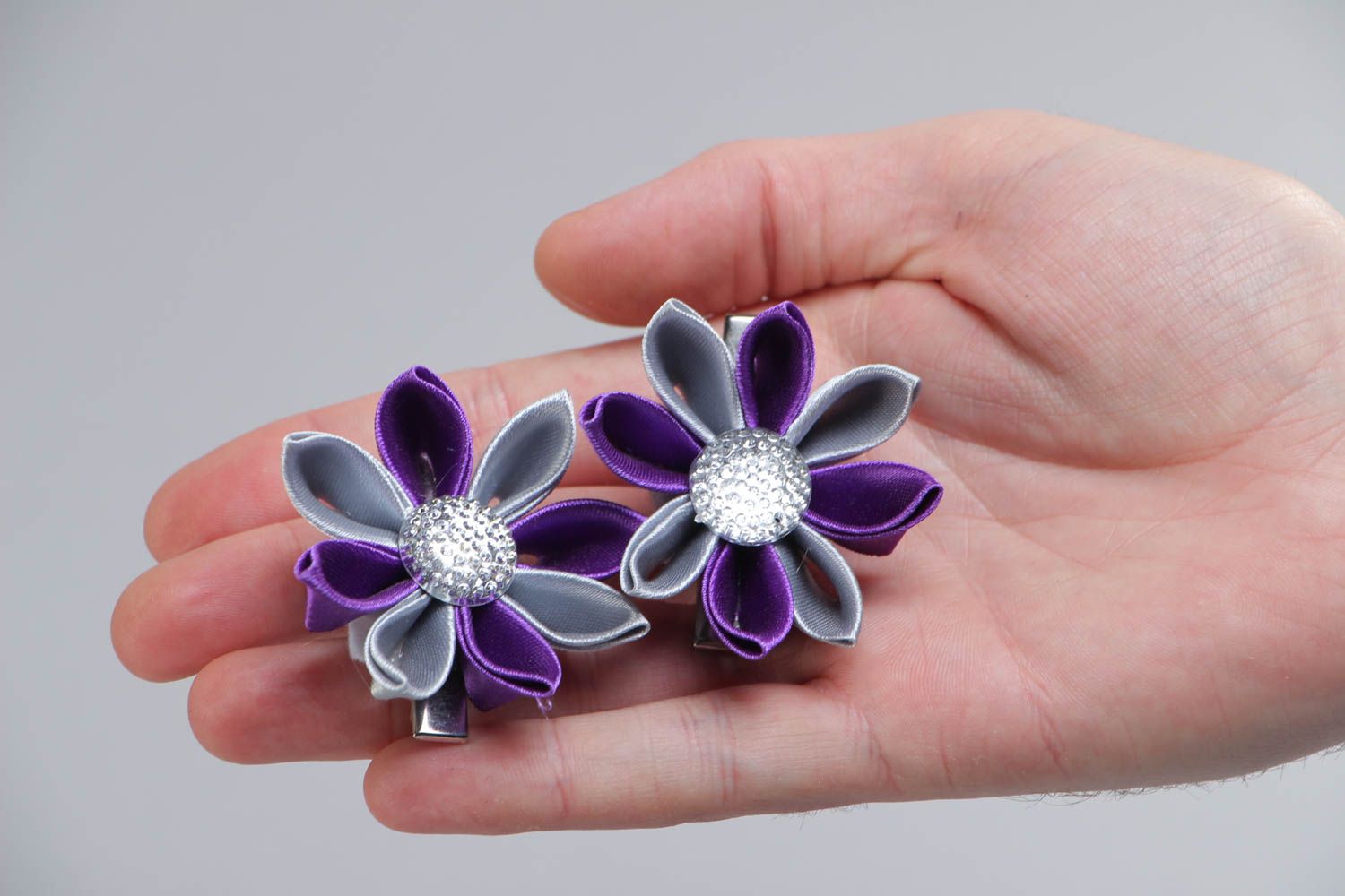 Set of handmade designer satin ribbon flower hair clips 2 pieces photo 5
