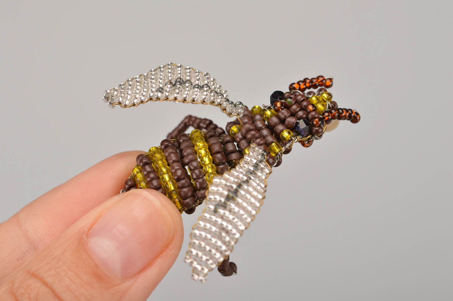 Broche de abalorios hecho a mano bisutería artesanal accesorio para mujer  foto 2