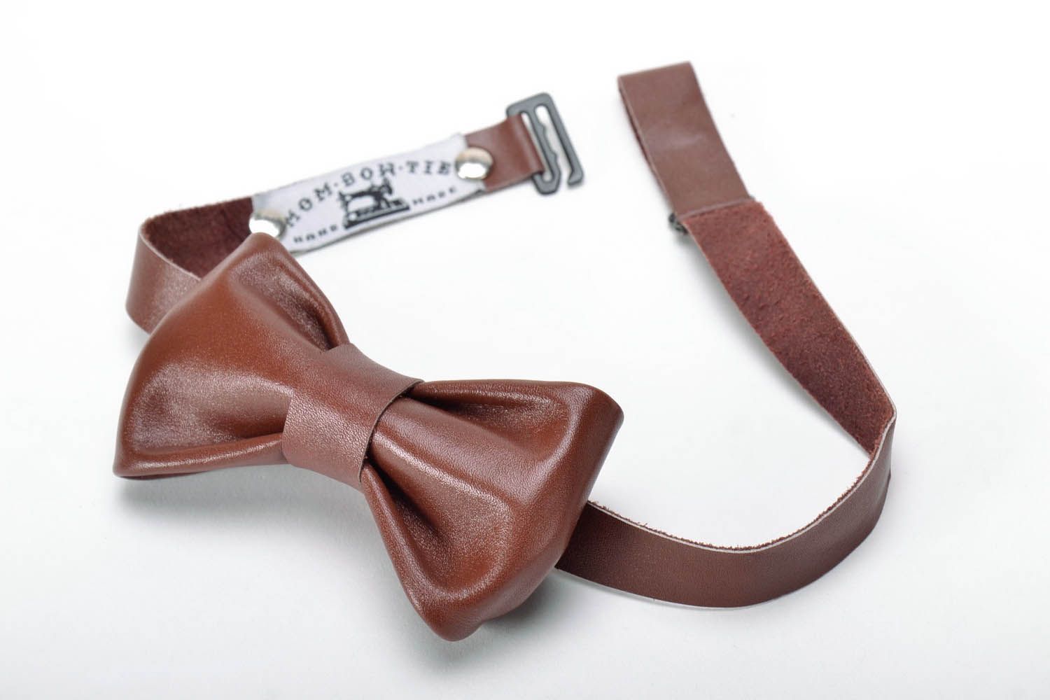 Bow tie made of natural leather photo 3