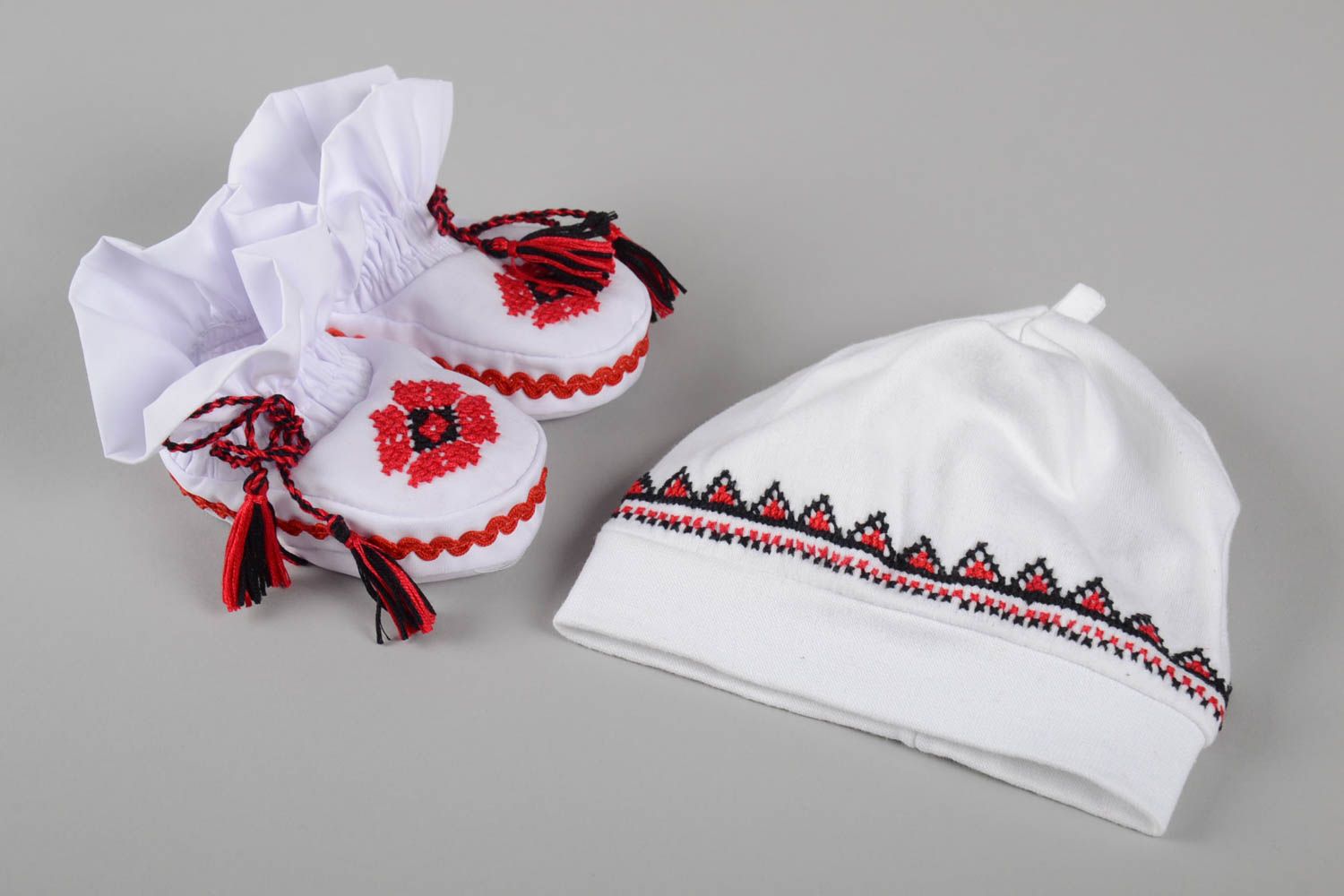 Одежда для малышей ручной работы детская шапочка из батиста детские пинетки фото 5