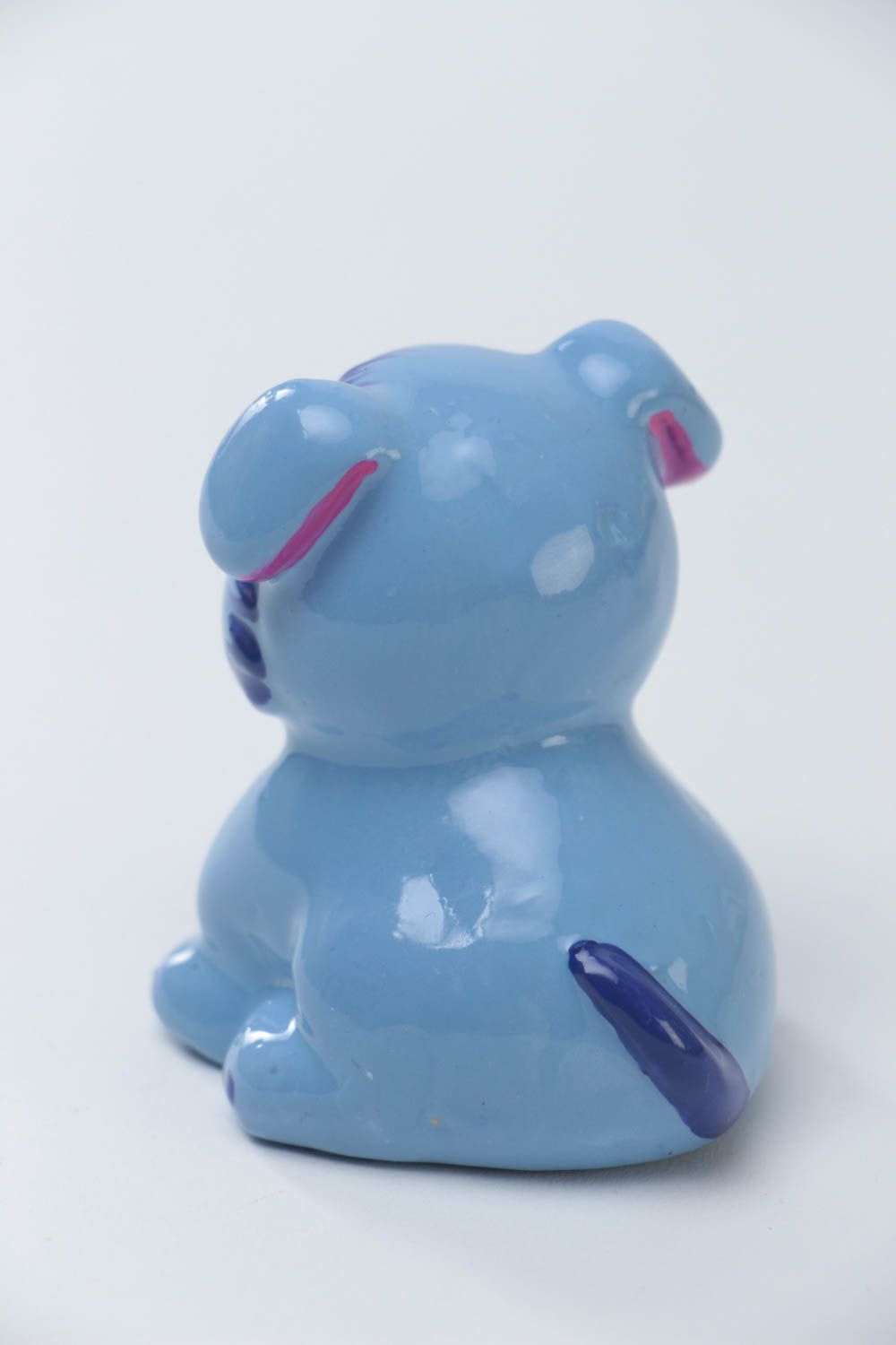 Kleine handgemachte blaue keramische Statuette Hund aus Gips für Interieur foto 4