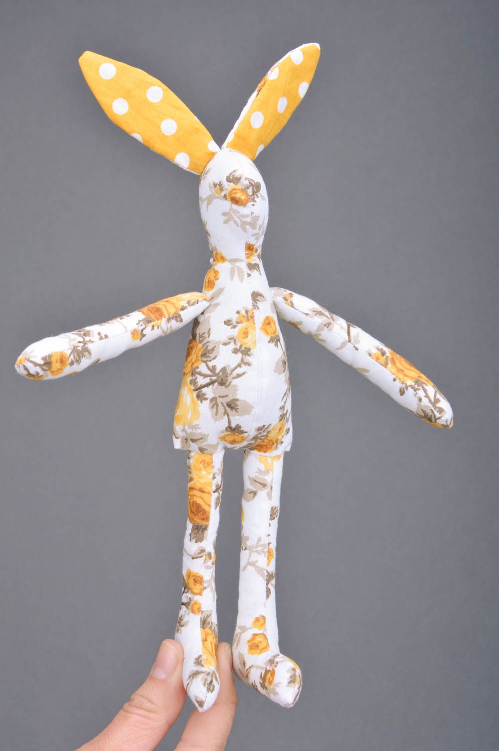 Мягкая игрушка заяц из ткани с цветочным принтом небольшого размера хэнд мейд фото 3