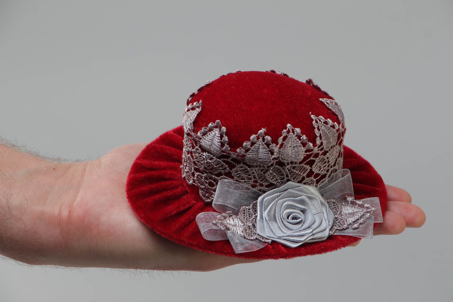 Handmade festive hair clip with a little red velour top hat decorated with lace photo 5