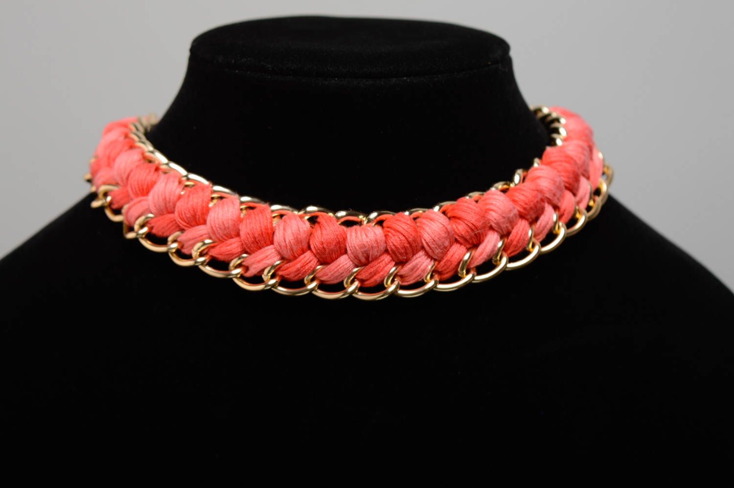 Coral thread necklace with chain photo 2