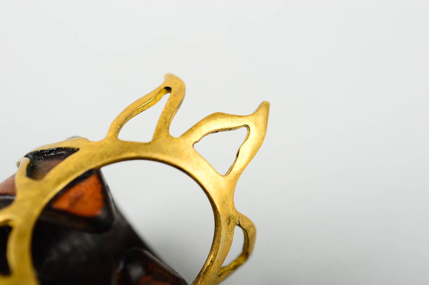 Кольцо ручной работы металлическое украшение кольцо из кожи женское стильное фото 5