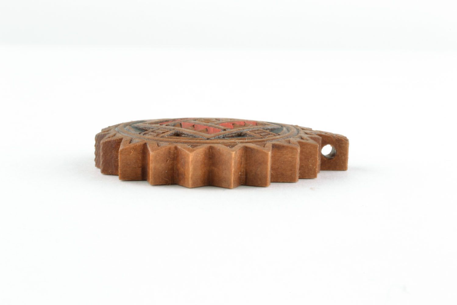 Ciondolo di legno decorativo fatto a mano pendente etnico amuleto di legno
 foto 2