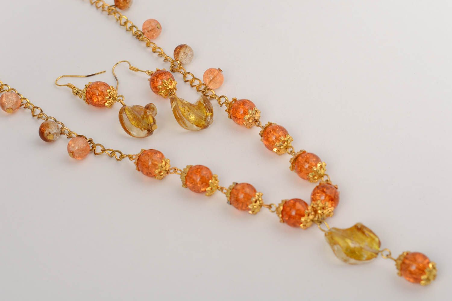 Ensemble de bijoux boucles d'oreilles et collier fait main en verre orange photo 1