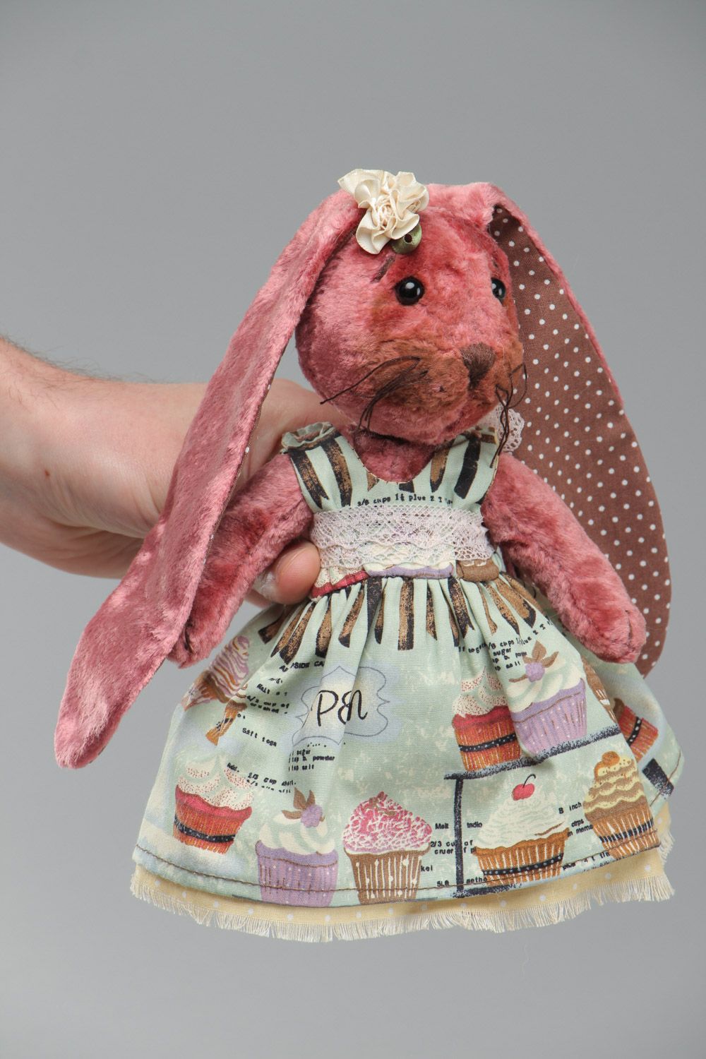 Jouet lapin fait main rose foncé en peluche lin et dentelle design de créateur photo 5