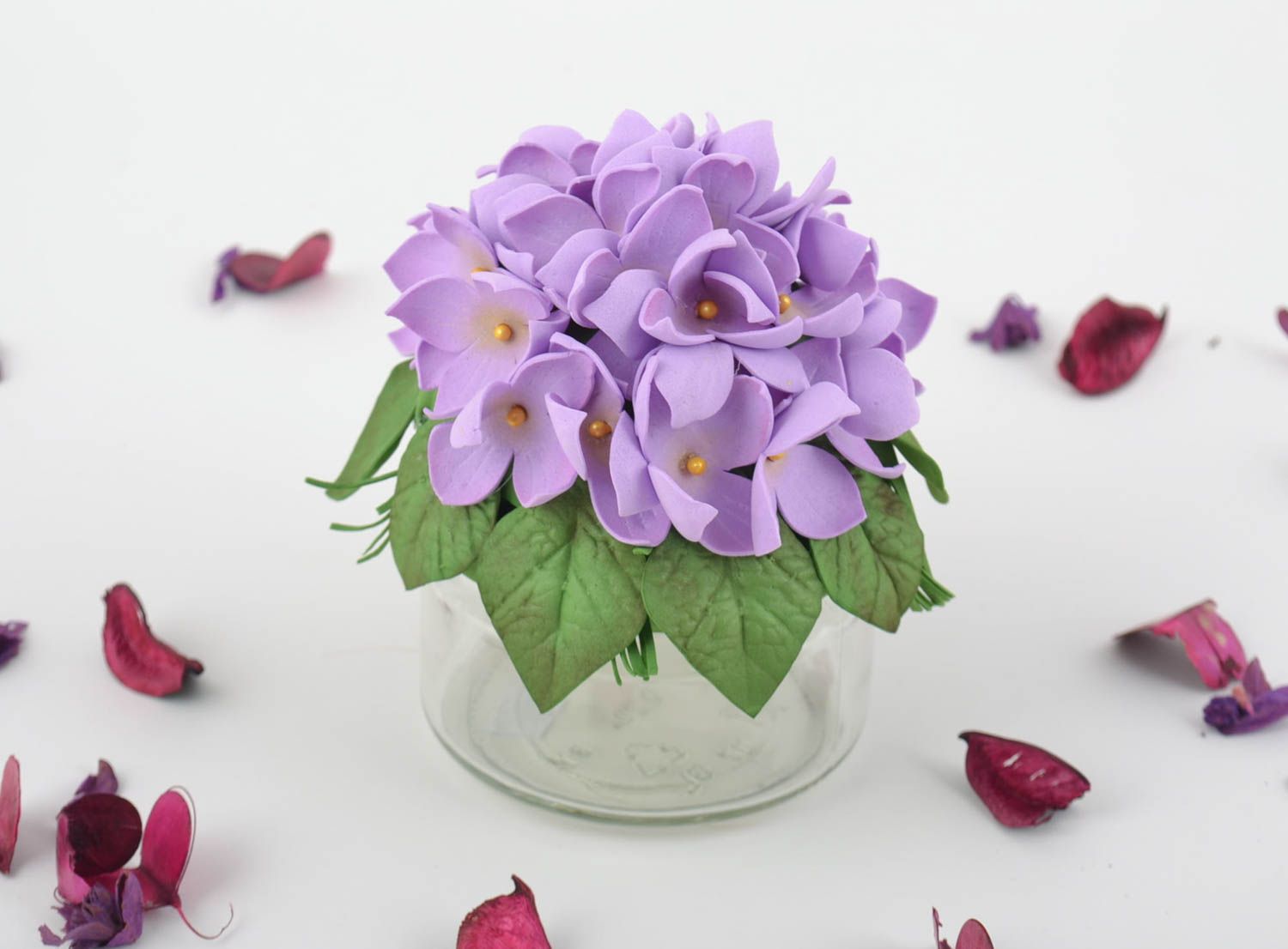 Bocal avec fleurs décoratives violettes artificielles en foamiran faites main photo 1