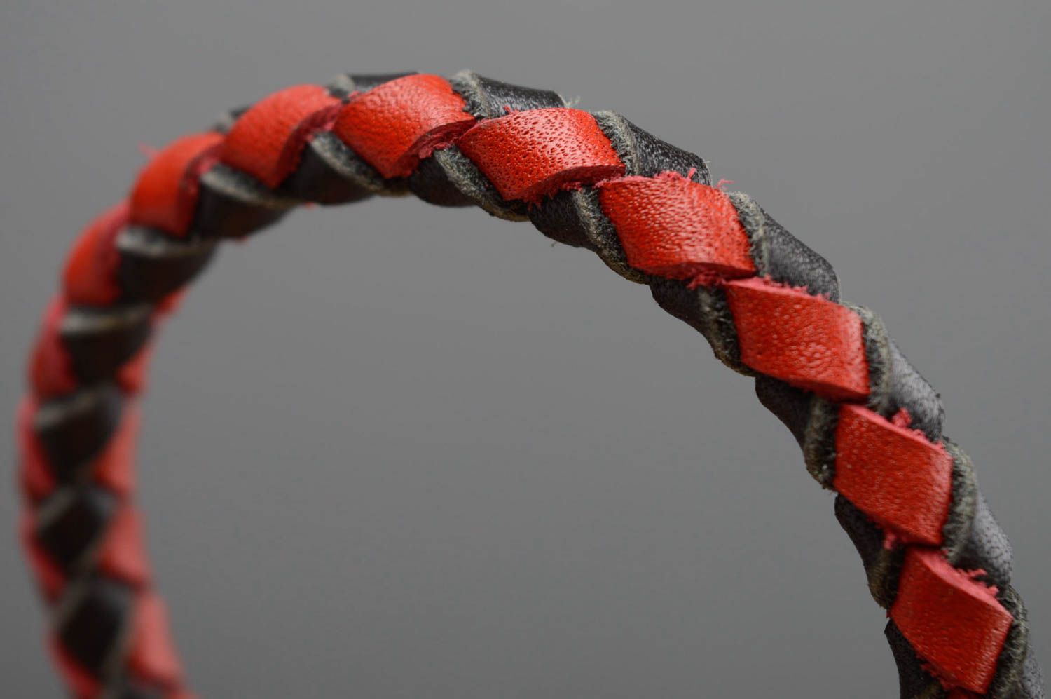 Bracelet fait main de vrai cuir tressé accessoire unisexe noir rouge cadeau photo 5