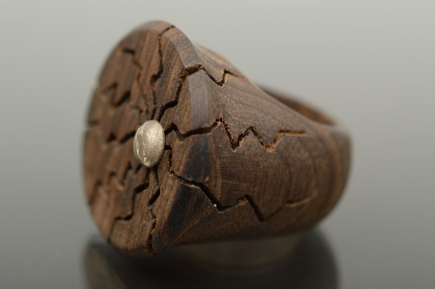 Кольцо из дерева украшение ручной работы изделие из дерева трещинки женское фото 1