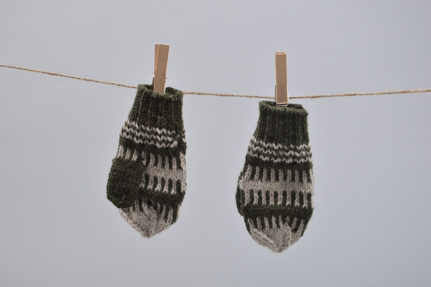 Warm winter homemade stranded knit woolen mittens with ornaments for children photo 5