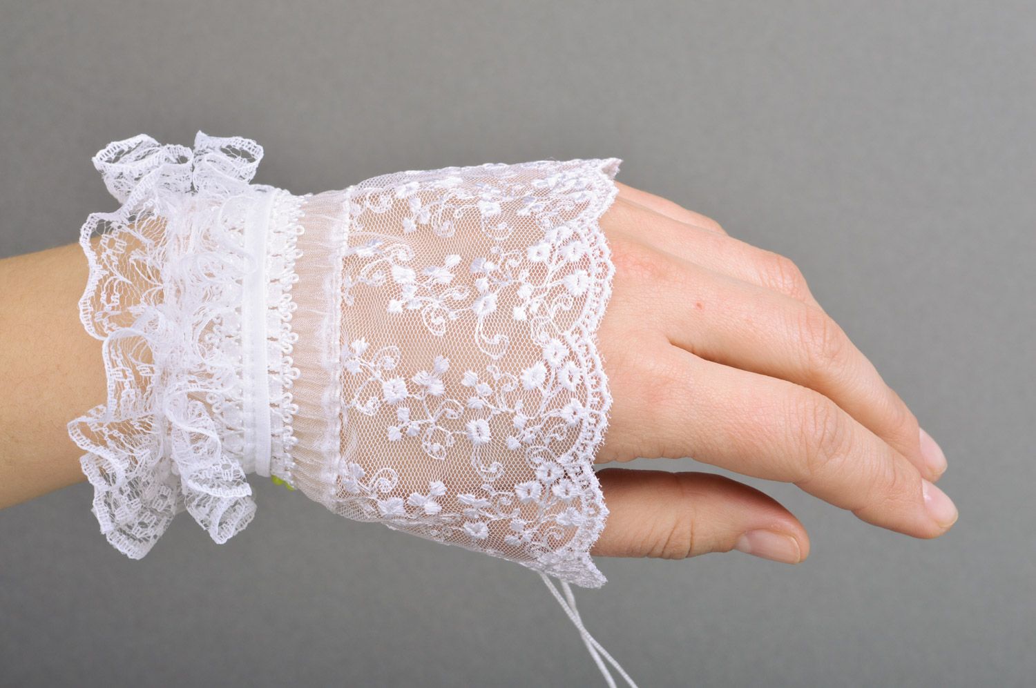 Handmade solemn short wedding gloves for bride sewn of snow white lace photo 1
