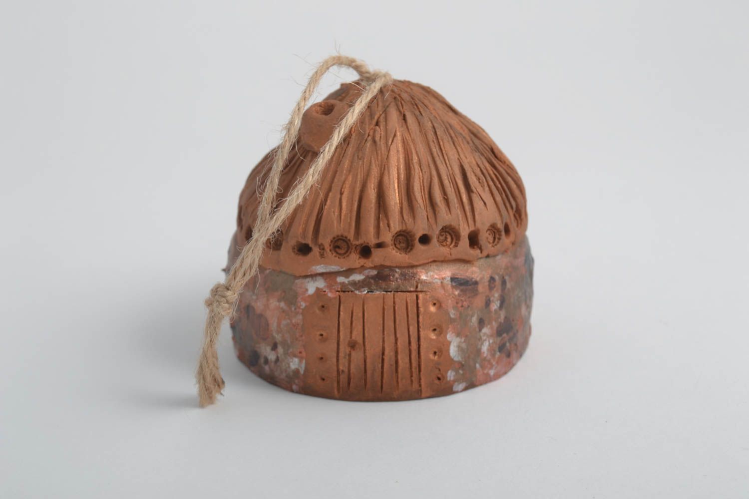 Керамический колокольчик ручной работы декоративная фигурка сувенир из глины фото 2