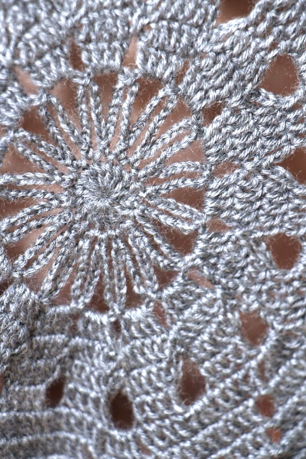 Poncho tricot en laine grise pour femme photo 5