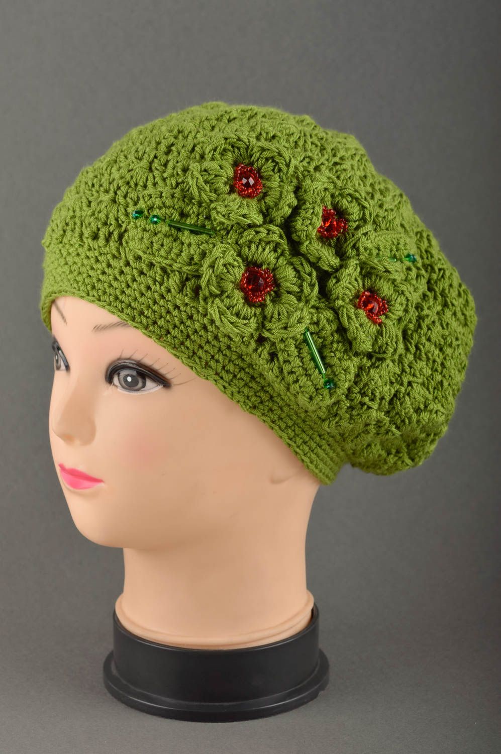 Красивая шапка ручной работы вязаная шапка зеленая зимняя шапка женская фото 1