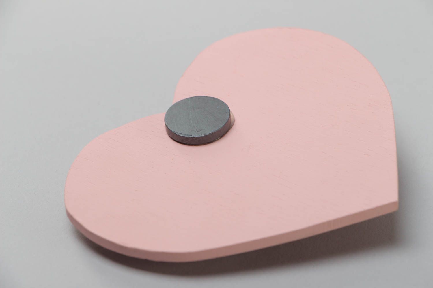 Grand magnet en bois rose pour réfrigérateur fait main coeur avec fleurs  photo 4