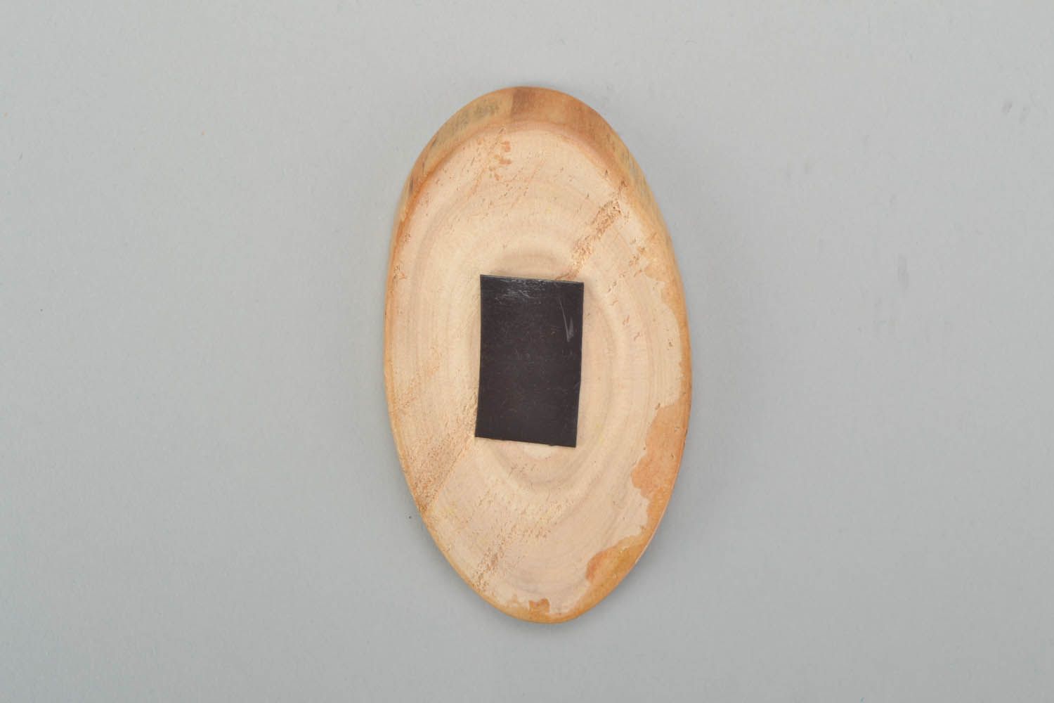 Wooden magnet on fridge door photo 4