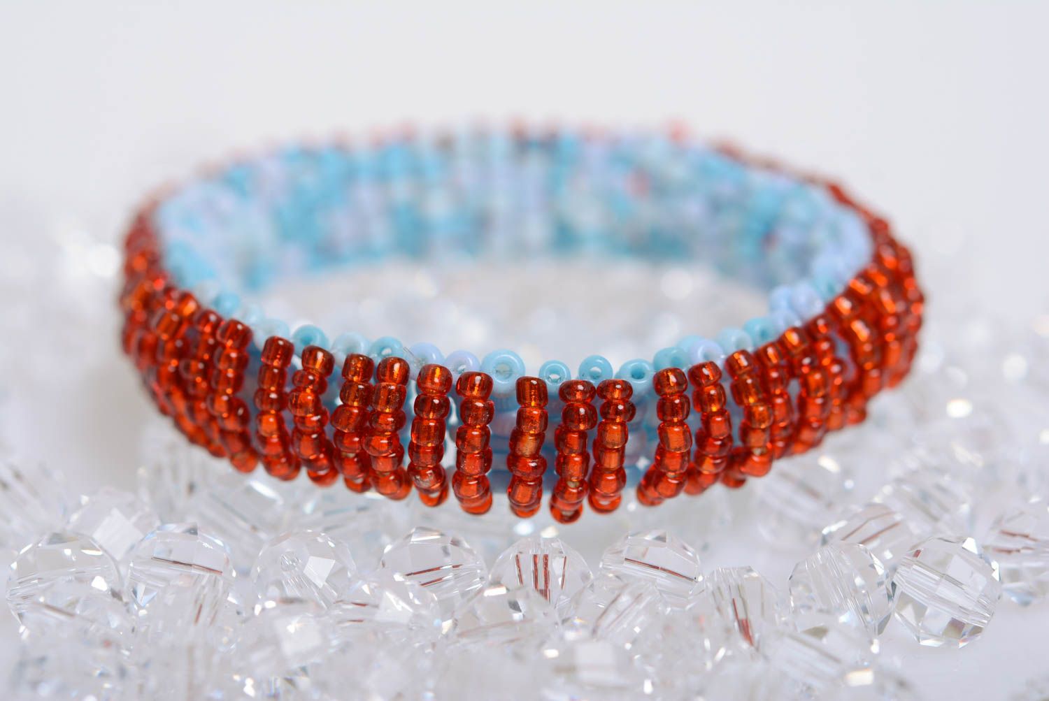 Handgemachtes rot blaues geflochtenes Armband aus Glasperlen Damen Schmuck foto 1