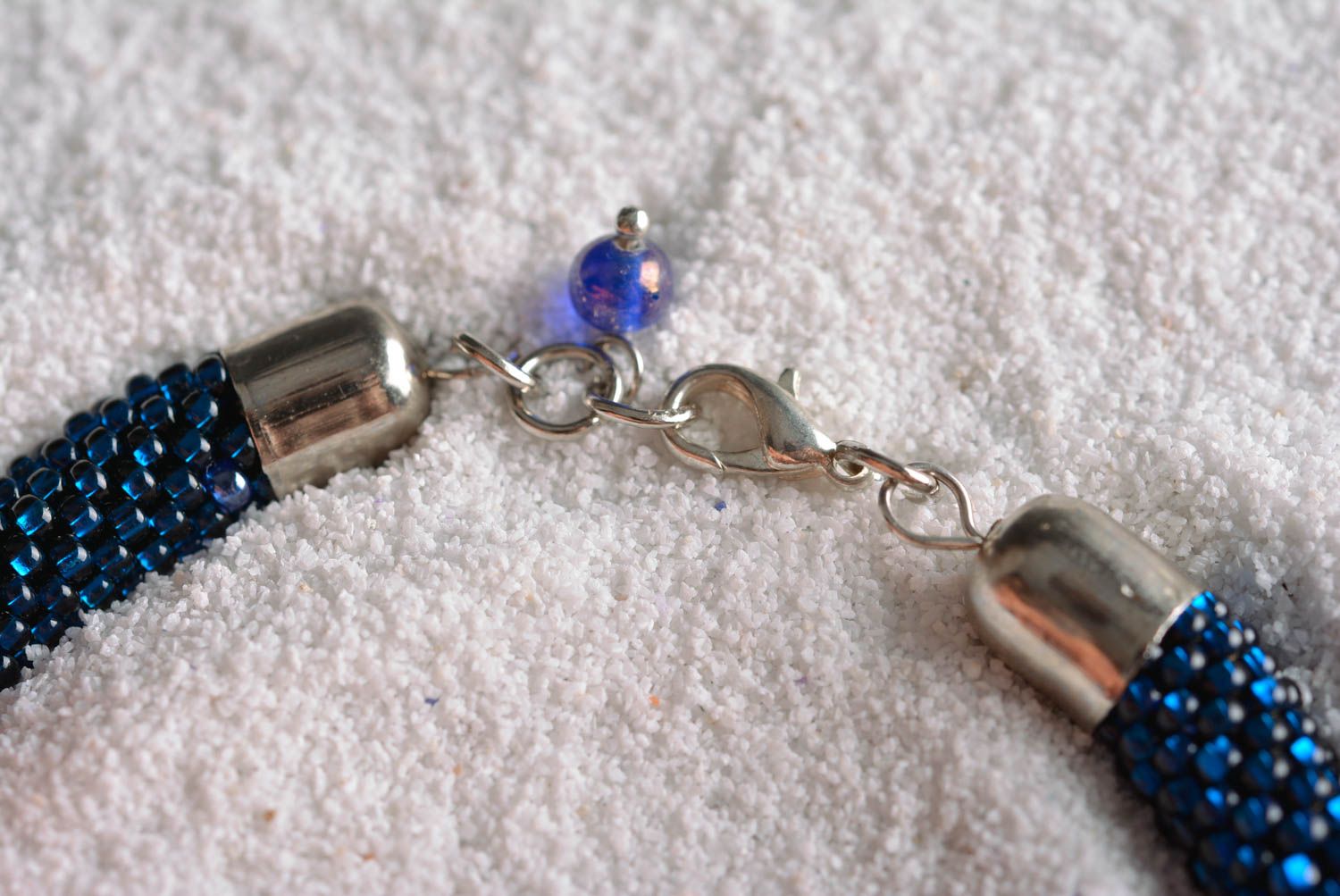 Bracelet perles rocaille Bijou fait main en bleu foncé Accessoire femme photo 4