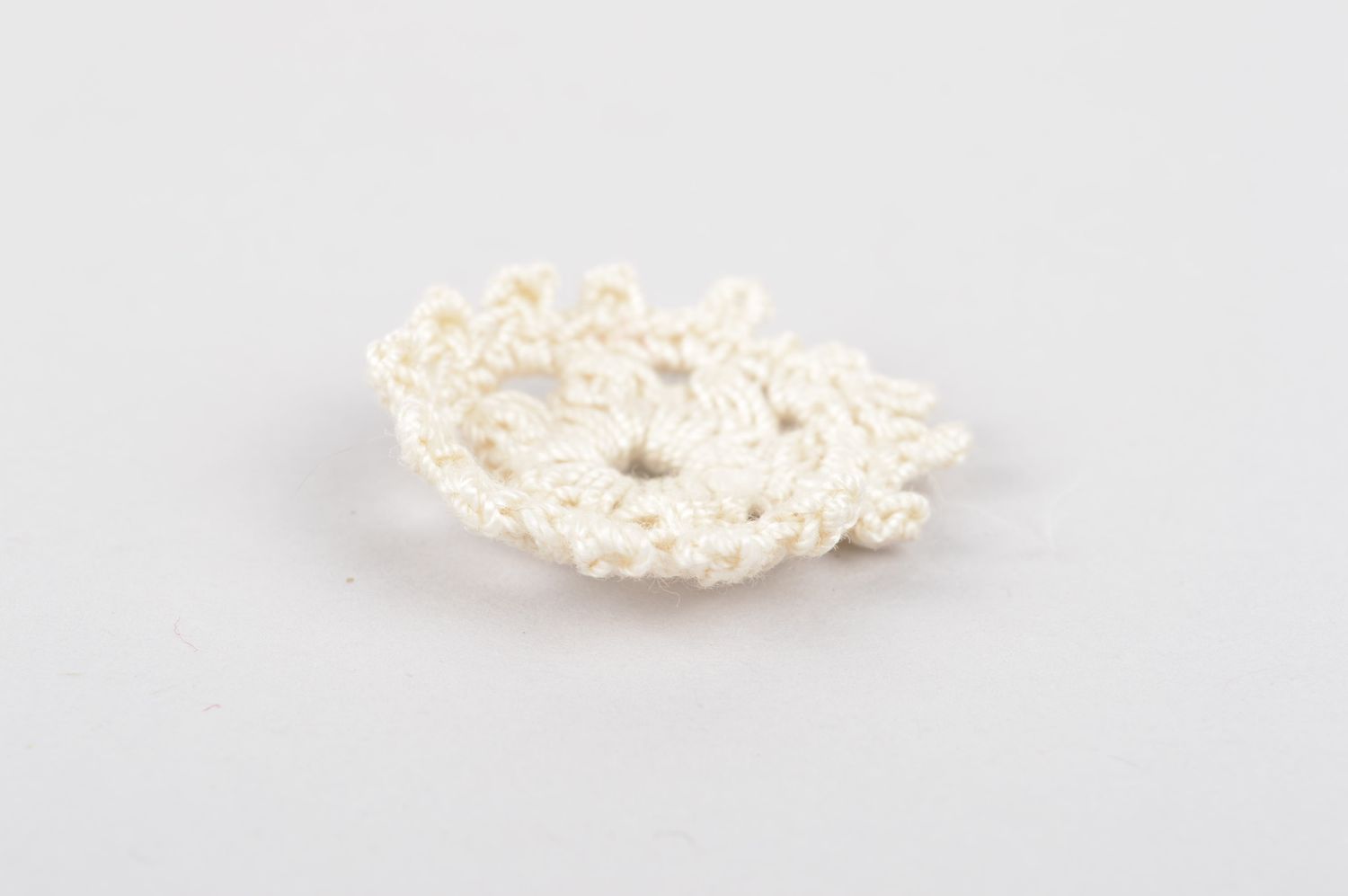 Fornitura fatta a mano fiore di lana per spilla semilavorato da bigiotteria
 foto 4