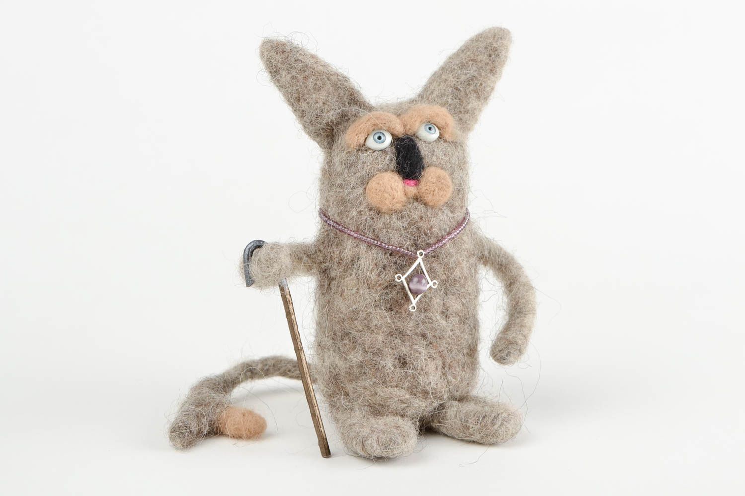 Peluche chat gris avec bâton Jouet fait main en laine feutrée Cadeau enfant photo 3