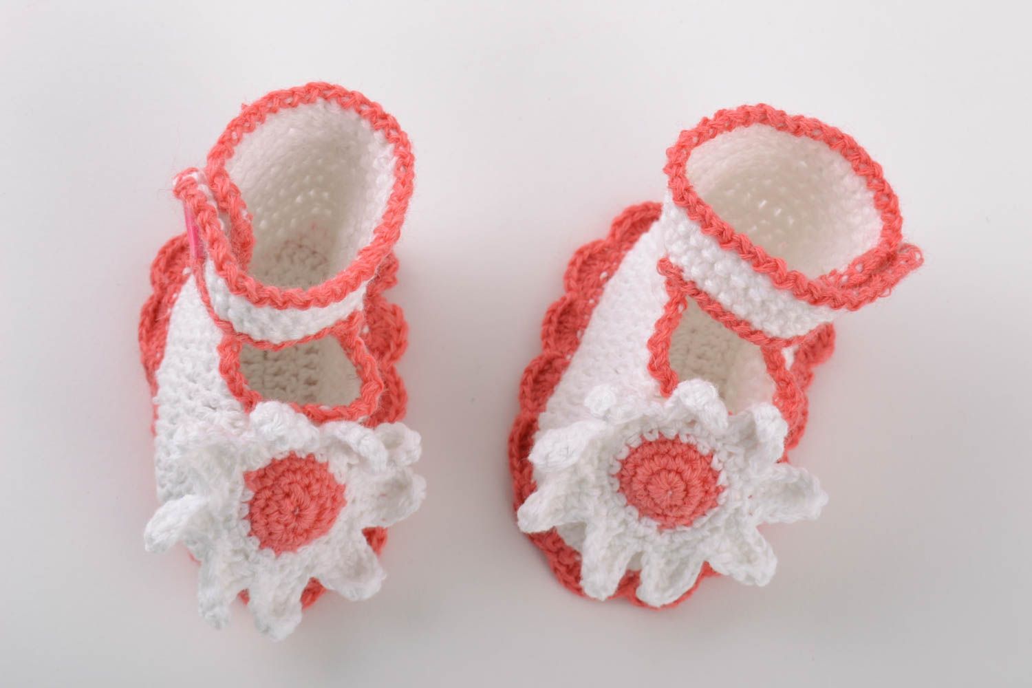 Chaussons pour bébé tricotés roses faits main en fils de coton pour fillette photo 3