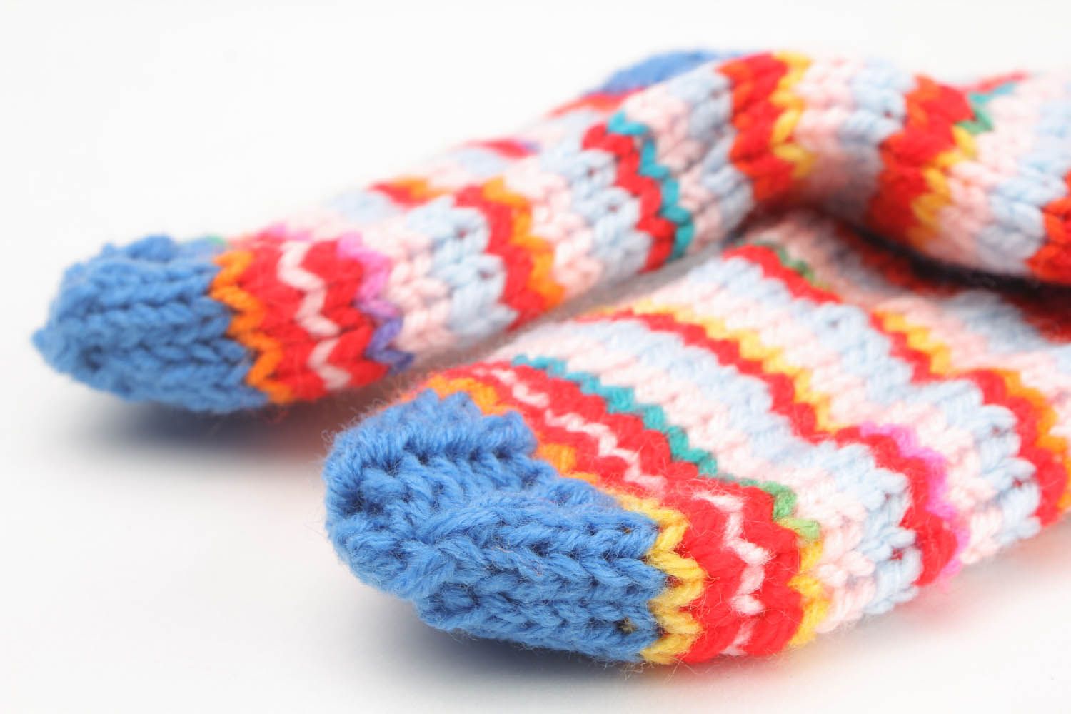 Chaussettes faites main tricotées pour enfant photo 4