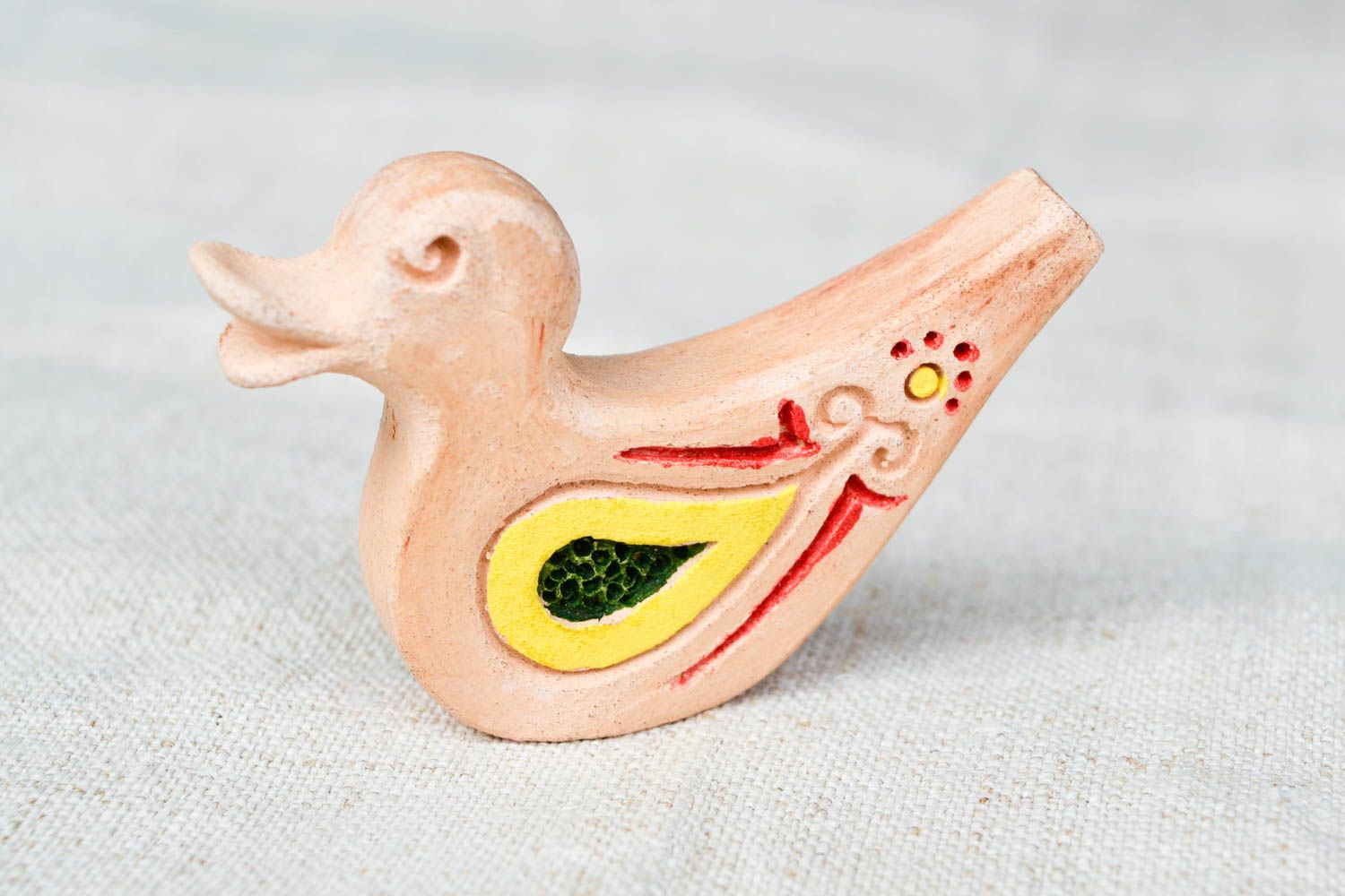 Подарок ручной работы глиняный сувенир милая уточка свистулька из глины фото 3