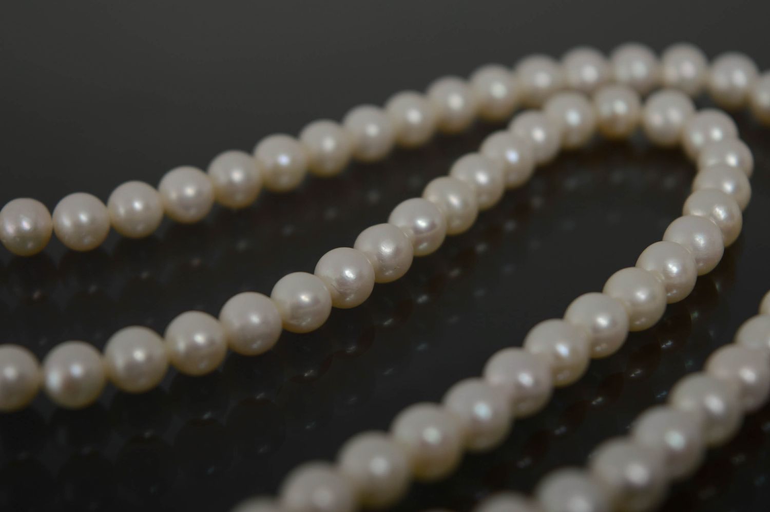 Designer Armband aus weißen Perlen foto 5