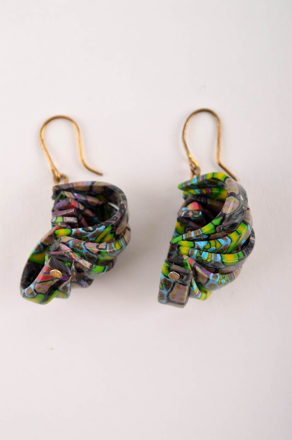 Модные серьги украшение ручной работы интересные серьги из полимерной глины фото 3