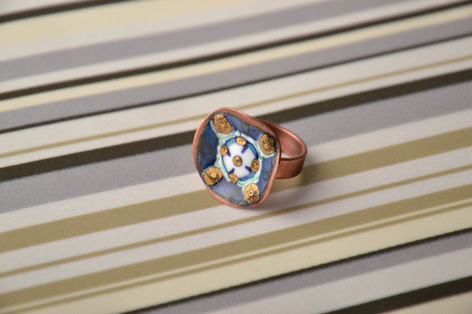 Copper ring painted with enamels with adjustable size photo 1
