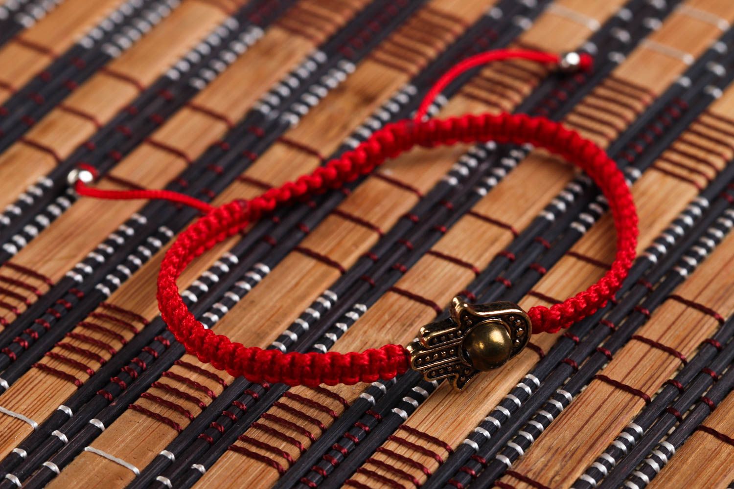 Украшение ручной работы браслет из ниток модная бижутерия красный Хамса фото 1