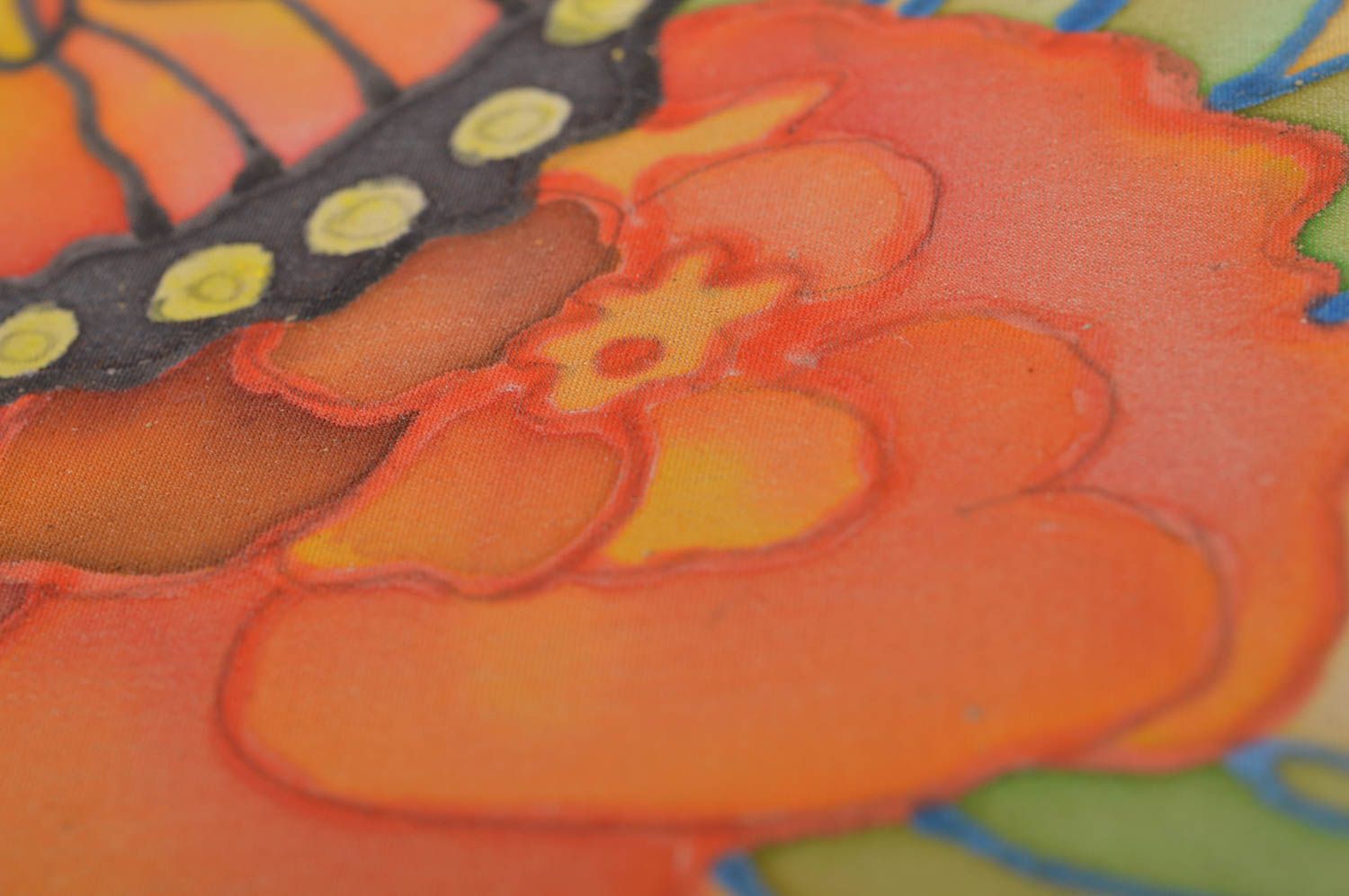 Красочная картина в технике холодного батика ручной работы Бабочка в розах фото 4